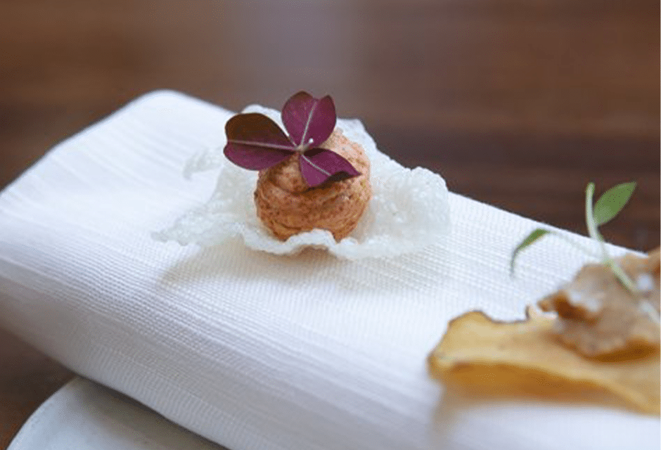 Les recettes des restaurants étoilés, décorés par la designer d'intérieur Caroline Tissier