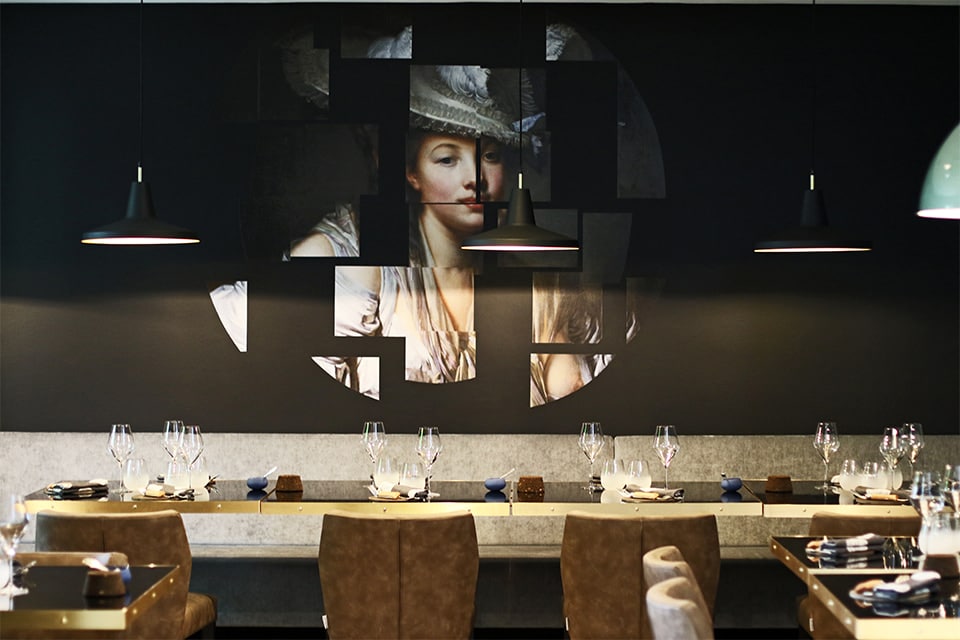 Comment un architecte d’intérieur peut inclure des éléments de patrimoine local dans un restaurant ?